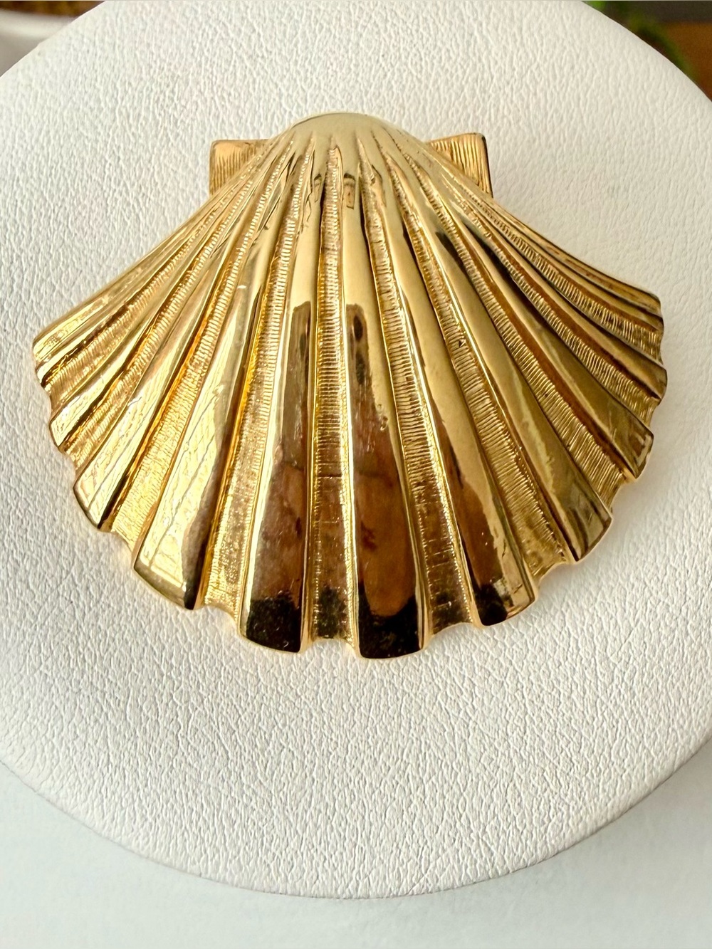 Vintage Anne Klein Gold Tone Shell Brooch Pin Scallop Seashell Coastal Beachy